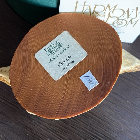 Harmony Kingdom Pillow Talk Pair of Swans - Picture 6 of 12